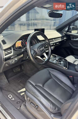 Внедорожник / Кроссовер Audi Q7 2017 в 