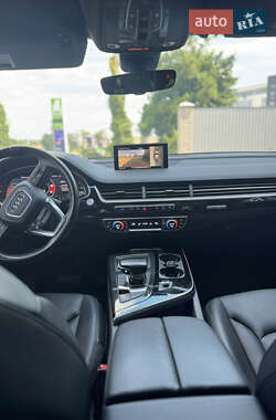 Внедорожник / Кроссовер Audi Q7 2017 в 