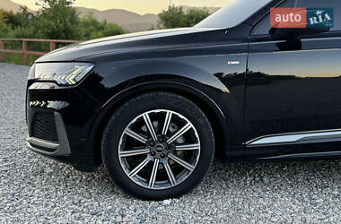 Внедорожник / Кроссовер Audi Q7 2021 в 