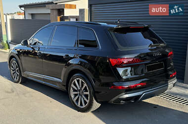 Внедорожник / Кроссовер Audi Q7 2021 в 
