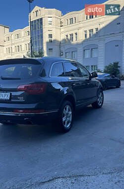 Внедорожник / Кроссовер Audi Q7 2015 в 