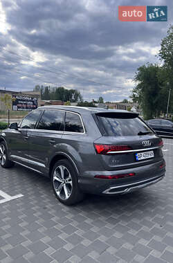 Внедорожник / Кроссовер Audi Q7 2023 в 