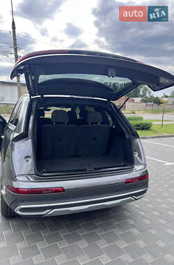 Внедорожник / Кроссовер Audi Q7 2023 в 