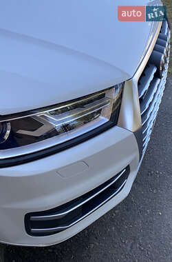 Внедорожник / Кроссовер Audi Q7 2016 в 