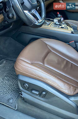 Внедорожник / Кроссовер Audi Q7 2016 в 