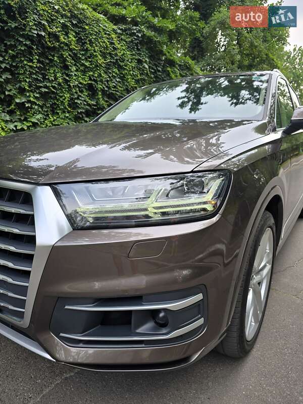 Позашляховик / Кросовер Audi Q7 2016 в Києві