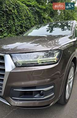 Внедорожник / Кроссовер Audi Q7 2016 в 