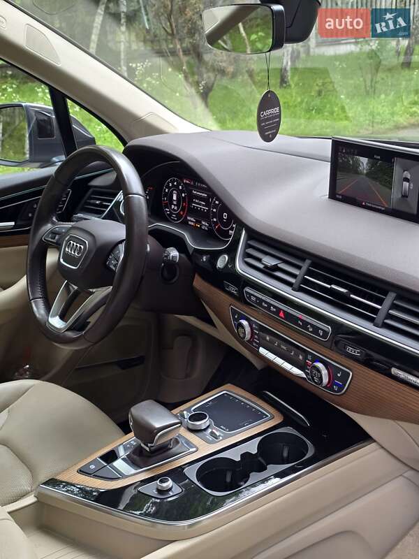 Позашляховик / Кросовер Audi Q7 2016 в Києві