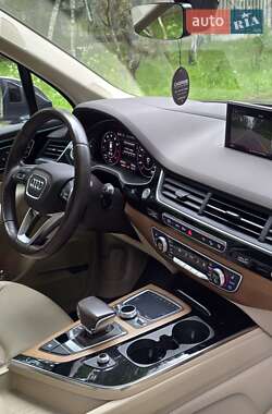 Внедорожник / Кроссовер Audi Q7 2016 в 