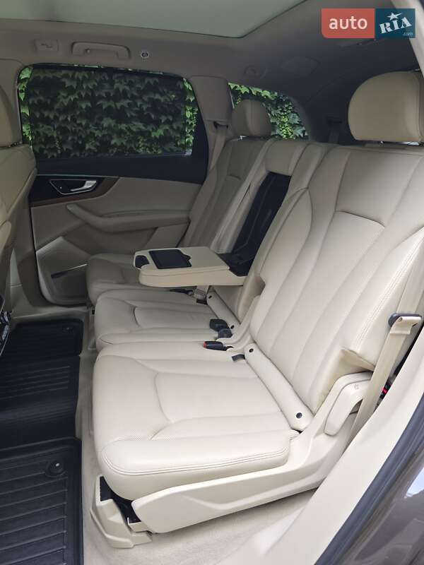 Позашляховик / Кросовер Audi Q7 2016 в Києві