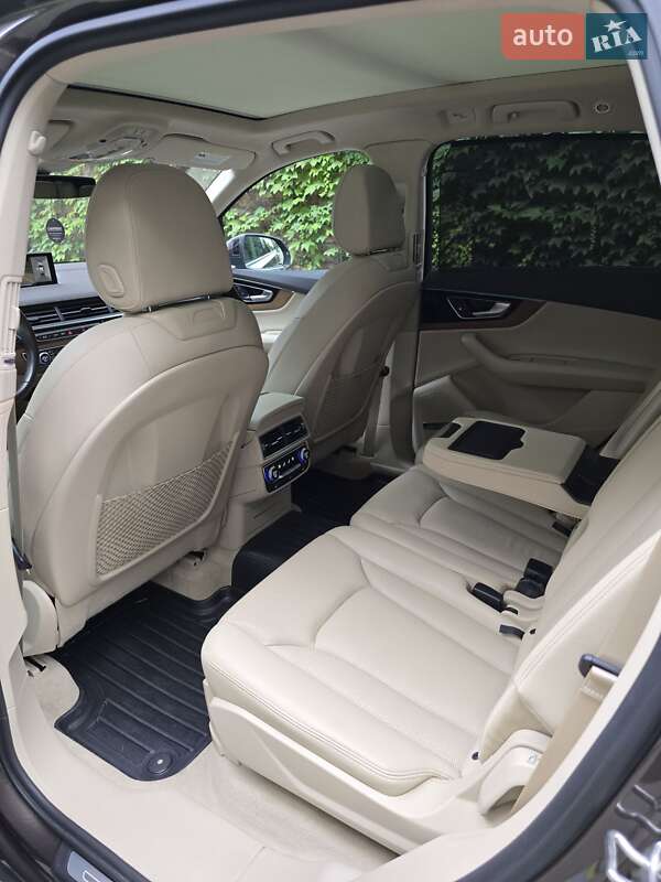 Позашляховик / Кросовер Audi Q7 2016 в Києві