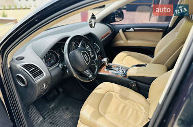 Позашляховик / Кросовер Audi Q7 2011 в 