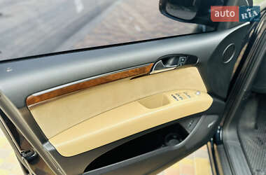 Позашляховик / Кросовер Audi Q7 2011 в 