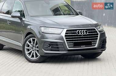 Внедорожник / Кроссовер Audi Q7 2016 в 