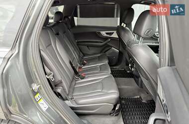 Внедорожник / Кроссовер Audi Q7 2016 в 