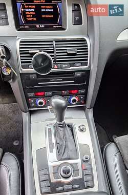 Внедорожник / Кроссовер Audi Q7 2010 в 
