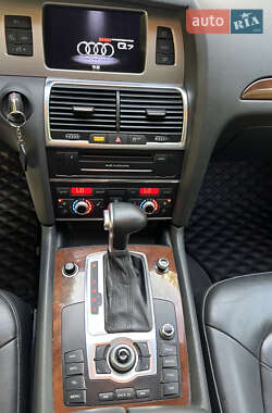 Внедорожник / Кроссовер Audi Q7 2012 в 