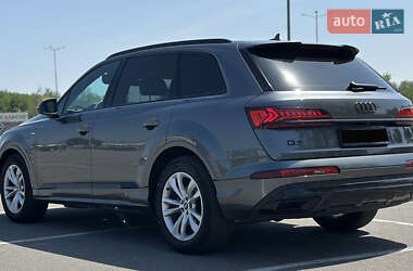 Внедорожник / Кроссовер Audi Q7 2022 в 