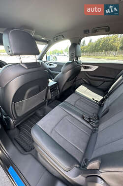 Внедорожник / Кроссовер Audi Q7 2022 в 