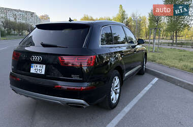 Внедорожник / Кроссовер Audi Q7 2016 в 