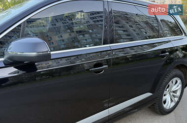 Внедорожник / Кроссовер Audi Q7 2016 в 