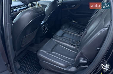 Внедорожник / Кроссовер Audi Q7 2016 в 