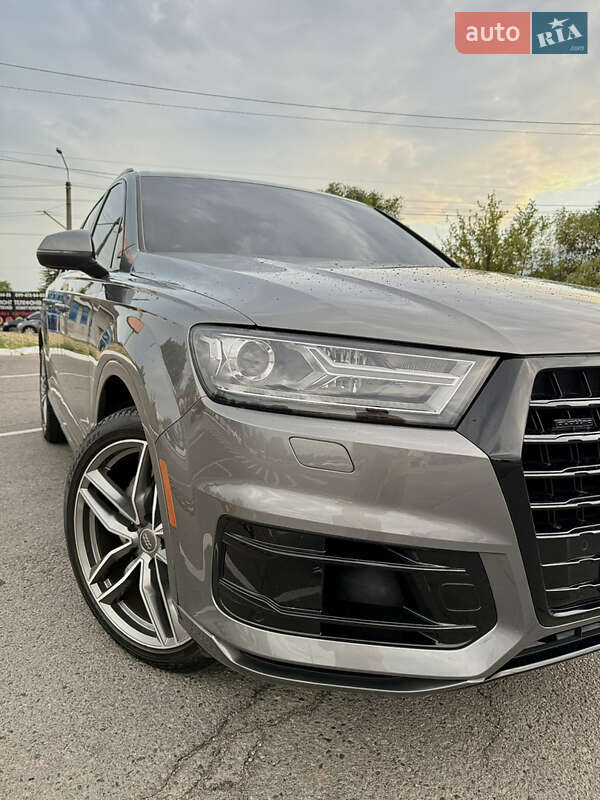 Позашляховик / Кросовер Audi Q7 2017 в Дніпрі