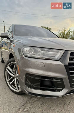 Внедорожник / Кроссовер Audi Q7 2017 в 