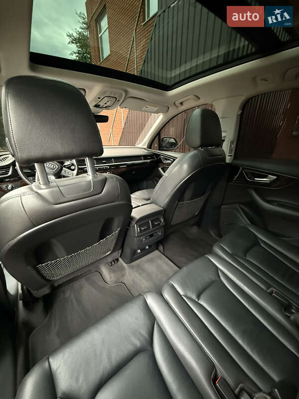 Позашляховик / Кросовер Audi Q7 2017 в Дніпрі