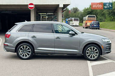 Внедорожник / Кроссовер Audi Q7 2016 в 