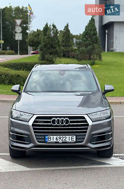 Внедорожник / Кроссовер Audi Q7 2016 в 