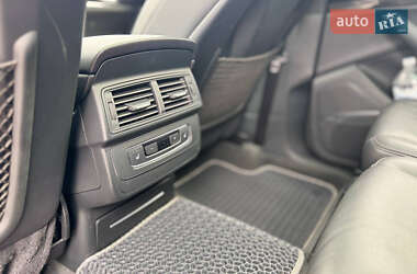 Внедорожник / Кроссовер Audi Q7 2016 в 