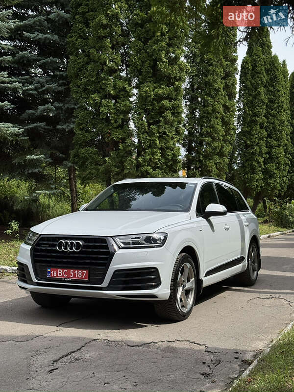 Внедорожник / Кроссовер Audi Q7 2017 в Ровно