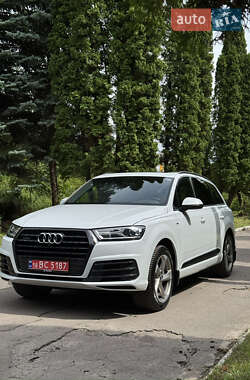Внедорожник / Кроссовер Audi Q7 2017 в 