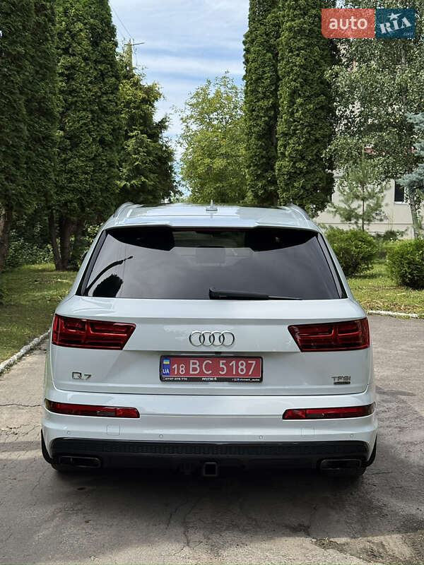 Внедорожник / Кроссовер Audi Q7 2017 в Ровно