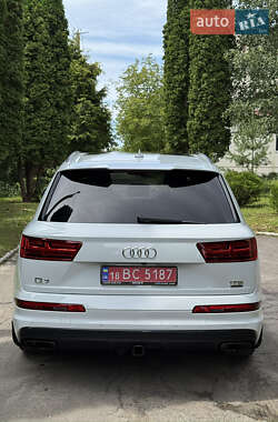 Внедорожник / Кроссовер Audi Q7 2017 в 