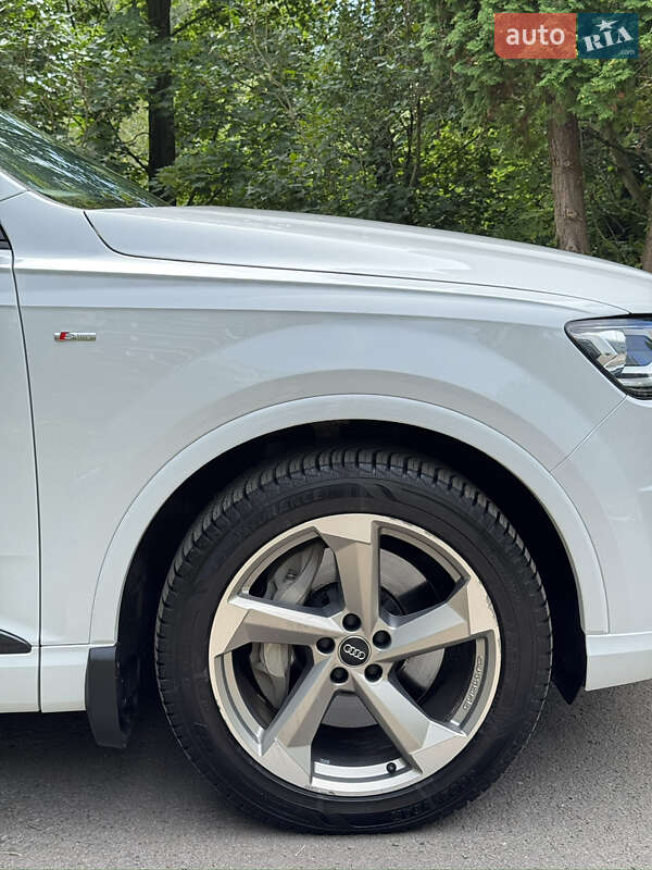 Внедорожник / Кроссовер Audi Q7 2017 в Ровно