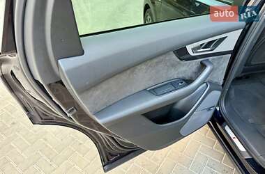 Внедорожник / Кроссовер Audi Q7 2017 в 