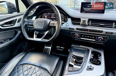 Внедорожник / Кроссовер Audi Q7 2017 в 