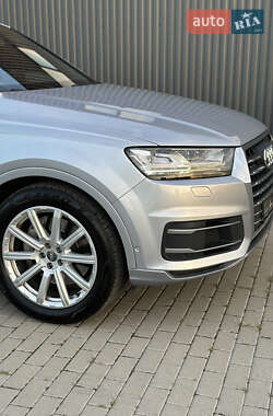 Внедорожник / Кроссовер Audi Q7 2015 в 