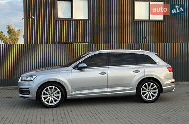 Внедорожник / Кроссовер Audi Q7 2015 в 