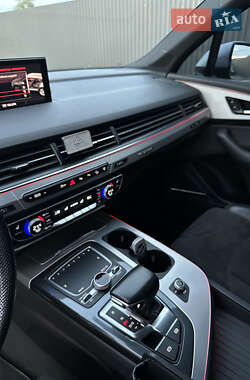 Внедорожник / Кроссовер Audi Q7 2015 в 
