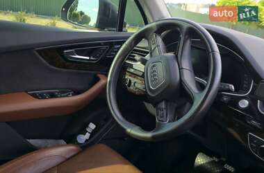 Внедорожник / Кроссовер Audi Q7 2016 в 