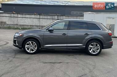 Внедорожник / Кроссовер Audi Q7 2021 в 