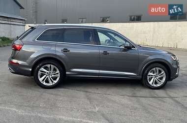 Внедорожник / Кроссовер Audi Q7 2021 в 