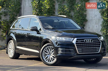 Внедорожник / Кроссовер Audi Q7 2015 в 