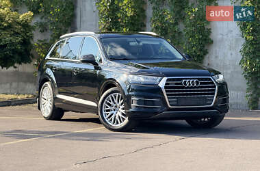 Внедорожник / Кроссовер Audi Q7 2015 в 