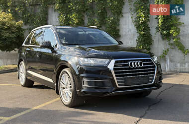 Внедорожник / Кроссовер Audi Q7 2015 в 