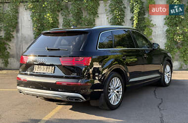Внедорожник / Кроссовер Audi Q7 2015 в 