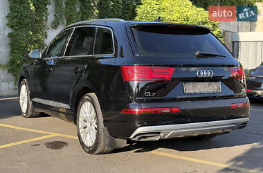 Внедорожник / Кроссовер Audi Q7 2015 в 
